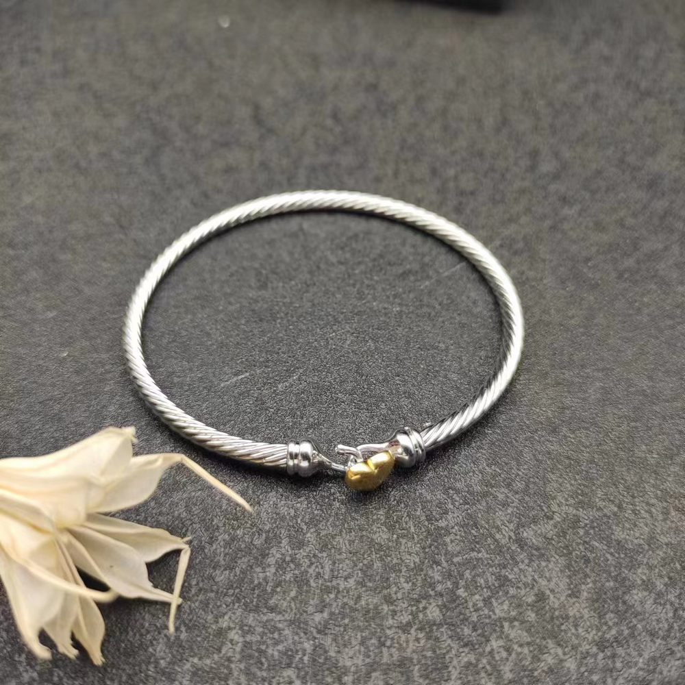 David Yurman's gold heart-shaped silver bracelet - Picture 6 of 9